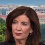 Hochul: “Non siamo un santuario per i criminali”, l’ICE dovrebbe smettere di operare a New York almeno a breve termine