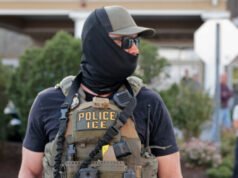 La Corte d’Appello Federale blocca la regola della California che obbliga gli agenti a mostrare un documento d’identità