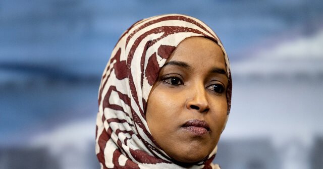 GOP Whip chiede che Ilhan Omar venga “incarcerata e deportata” se la sua cittadinanza è una bugia GOP Whip chiede che Ilhan Omar venga “incarcerata e deportata” se la sua cittadinanza è una bugia