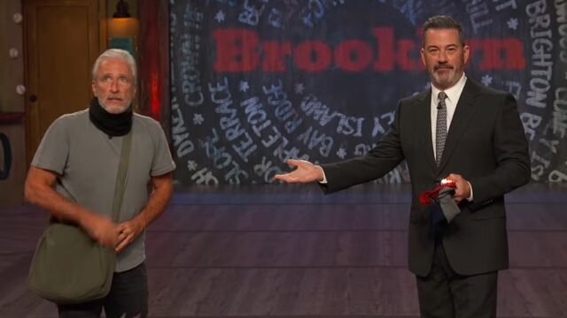 Jon Stewart fa schiantare “Jimmy Kimmel”: “Giuliani è ancora sindaco” nelle fogne