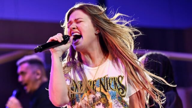 Kelly Clarkson Toyshop Snafu: i proprietari dicono che Singer ha torto