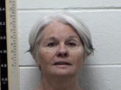 Avvocato settantenne della Florida arrestato dopo aver presumibilmente minacciato di sparare agli agenti dell’ICE