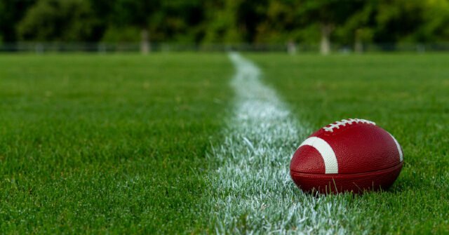 Owen Coyne, il giocatore di football della High School del Massachusetts, muore di emorragia cerebrale improvvisa Owen Coyne, il giocatore di football della High School del Massachusetts, muore di emorragia cerebrale improvvisa