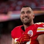 La star dei Chiefs Travis Kelce in Hot Water per aver apprezzato il monologo SNL di Shane Gillis