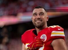 La star dei Chiefs Travis Kelce in Hot Water per aver apprezzato il monologo SNL di Shane Gillis