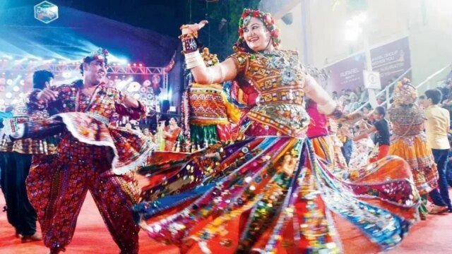 Navratri 2026: Ecco cosa puoi mangiare dopo il garba senza sentirti gonfio Navratri 2026: Ecco cosa puoi mangiare dopo il garba senza sentirti gonfio