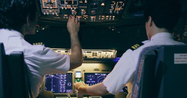 Netanyahu: il copilota dell’Oman che ha tentato di abbattere l’aereo Flydubai “ha subito un indottrinamento radicale islamico” Netanyahu: il copilota dell’Oman che ha tentato di abbattere l’aereo Flydubai “ha subito un indottrinamento radicale islamico”