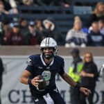 Il QB di Yale ha una prestazione epica dopo la morte del padre allenatore: “Questo è per te”