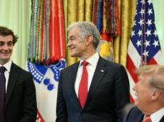 Trump annuncia un programma di incentivi per la segnalazione di frodi in cui gli informatori ricevono una commissione dell’1%.