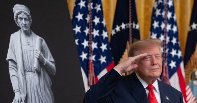 Trump promette di proteggere Cristoforo Colombo dalla sinistra radicale Trump promette di proteggere Cristoforo Colombo dalla sinistra radicale