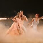 DWTS Settimana 6: Tyler Cameron onora la defunta mamma e rivela la gravidanza della fidanzata