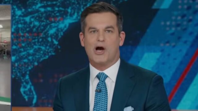 La folla dello spettacolo quotidiano geme per Vivek Ramaswamy Dig di Michael Kosta