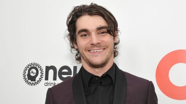 RJ Mitte ricordato: Dean Norris e More rendono omaggio RJ Mitte ricordato: Dean Norris e More rendono omaggio