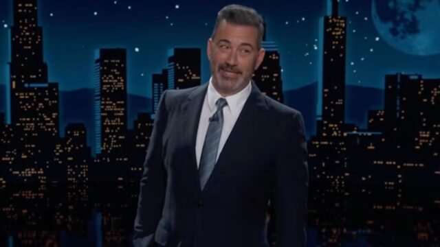 Kimmel suscita una grande reazione da parte della folla dopo il jab al segretario stampa di Trump