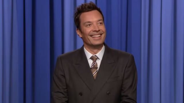 Jimmy Fallon ottiene una grande reazione da parte della folla dopo aver deriso il commento sul raduno di Trump