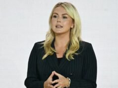 Karoline Leavitt conferma che Trump sta “flirtando” con il piano Briefing Room-Into-Pool