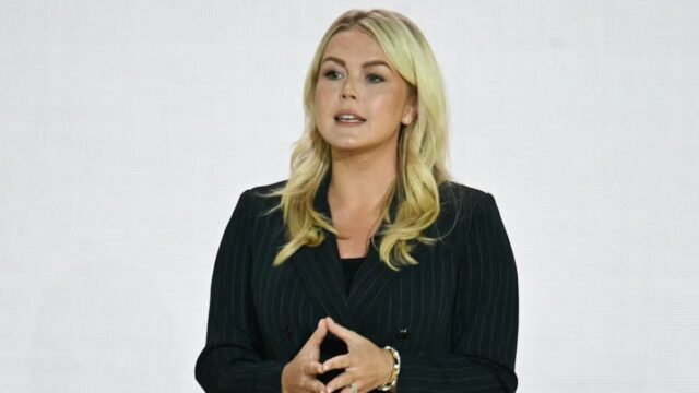 Karoline Leavitt conferma che Trump sta “flirtando” con il piano Briefing Room-Into-Pool