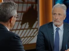 Jon Stewart viene sconcertato quando il giornalista inizia a chattare con Jared Kushner Smentita