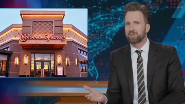 Lo spettacolo quotidiano mette in discussione i messaggi contrastanti dei media conservatori sulla Cheesecake Factory