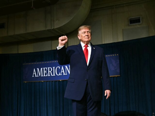 Trump lancia la campagna di metà mandato in un contesto di indici di approvazione record Trump lancia la campagna di metà mandato in un contesto di indici di approvazione record