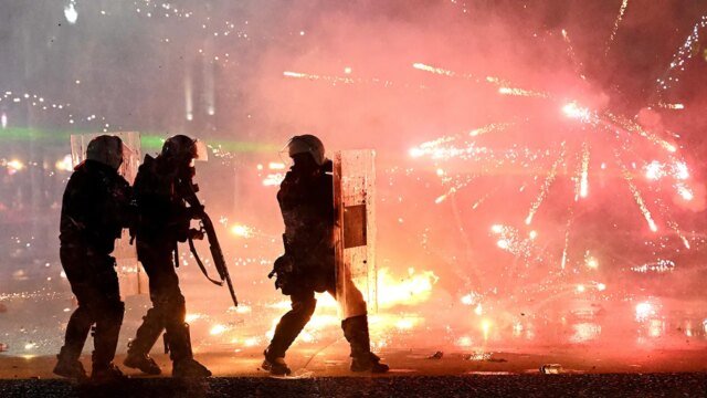I legislatori statunitensi lanciano l’allarme mentre la violenza attanaglia l’Albania, alleata della NATO, nel mezzo delle proteste antigovernative I legislatori statunitensi lanciano l’allarme mentre la violenza attanaglia l’Albania, alleata della NATO, nel mezzo delle proteste antigovernative