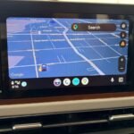 Android Auto interromperà presto il supporto per milioni di telefoni meno recenti