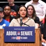 AOC trasferisce 1 milione di dollari al candidato del Michigan El-Sayed con una spinta progressiva
