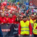 Migliaia di persone invadono le strade di Bruxelles mentre le proteste anti-austerità sfociano in scontri con la polizia
