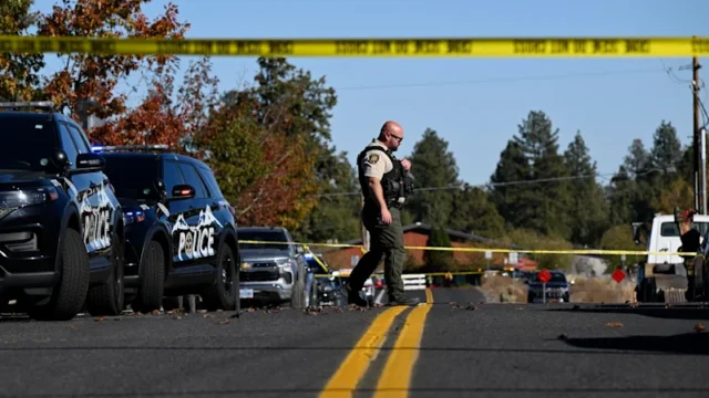 Ragazzo, 16 anni, uccide tre bambini e un insegnante in una sparatoria in una scuola dell’Oregon Ragazzo, 16 anni, uccide tre bambini e un insegnante in una sparatoria in una scuola dell’Oregon