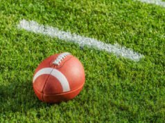 GUARDA: L’arbitro del liceo è stato sospeso dopo aver afferrato il giocatore durante la celebrazione del TD