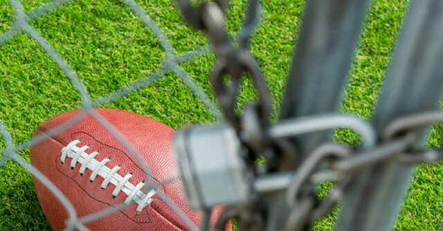 La Colorado Christian School è stata messa in libertà vigilata per accuse di razzismo alle partite di calcio La Colorado Christian School è stata messa in libertà vigilata per accuse di razzismo alle partite di calcio