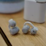 Ho testato gli auricolari CMF Clip Pro. Sono buoni, ma hanno un problema che non posso ignorare