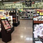 I lavoratori di Kroger devono affrontare un nuovo codice di abbigliamento mentre il colosso della spesa pubblica il primo aggiornamento politico in un decennio