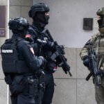 Attentati minori da parte di un poliziotto sostenitore dell’ISIS di guardia all’ambasciata israeliana a Belgrado con coltelli – prima di essere colpito a morte: rapporto