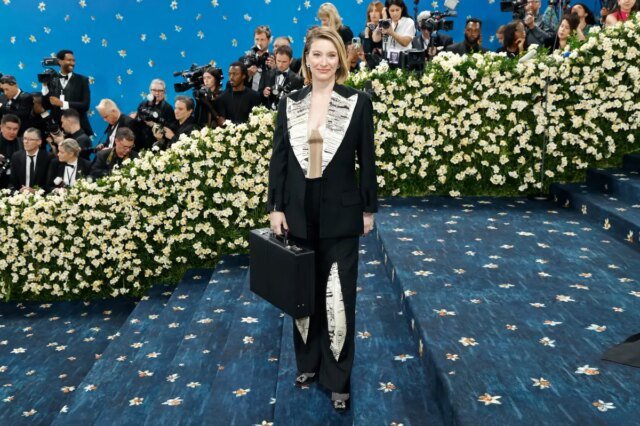Gli addetti ai lavori della moda si sbloccano mentre il concerto del CFDA va all’accompagnatore di lunga data di Anna Wintour Gli addetti ai lavori della moda si sbloccano mentre il concerto del CFDA va all’accompagnatore di lunga data di Anna Wintour