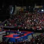 Il pubblico di Trump nel Kansas “ha fatto saltare il tetto dell’arena”