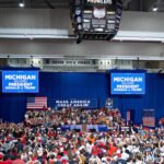 “Lo amiamo perché lui ci ama”: la folla affolla il raduno di Trump nel Michigan