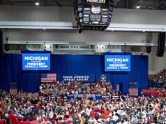 “Lo amiamo perché lui ci ama”: la folla affolla il raduno di Trump nel Michigan