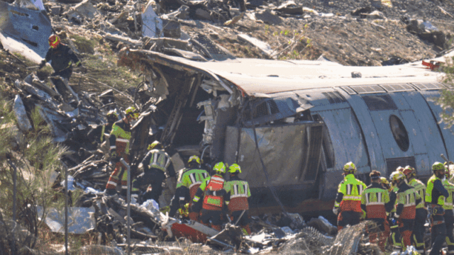 Aggiornamenti in tempo reale sull’incidente ferroviario in Spagna: almeno 68 morti nell’incidente ferroviario ad alta velocità mentre il Primo Ministro spagnolo afferma che “tutta la Spagna è in lutto”