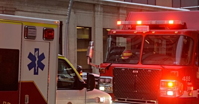 GUARDA: Sette morti e decine di feriti mentre un grande incendio travolge la base militare canadese GUARDA: Sette morti e decine di feriti mentre un grande incendio travolge la base militare canadese