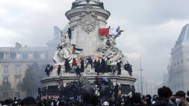 Perché le proteste scolastiche francesi sono diventate una crisi politica più ampia? Perché le proteste scolastiche francesi sono diventate una crisi politica più ampia?