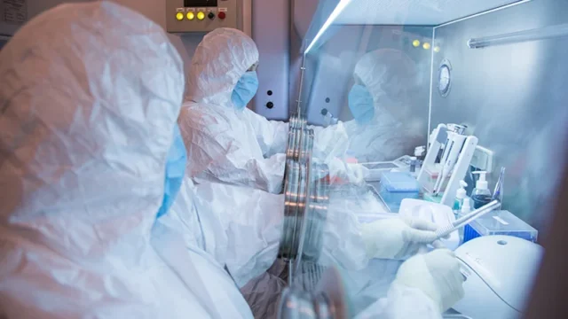 All’interno dei laboratori di ricerca sulla peste nel cuore di un mistero russo