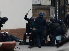 Quasi 1.000 arrestati in tutta la Francia mentre la polizia trova potenziali armi sui manifestanti: funzionari