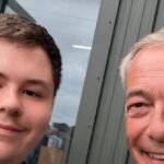 Sostenitore adolescente di Farage arrestato per battute online sul consigliere conservatore