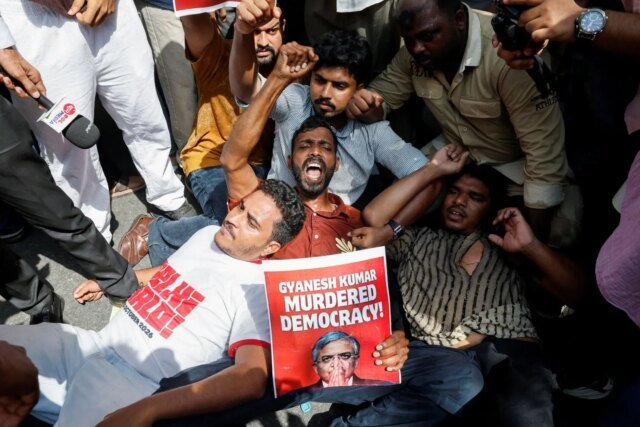 L’India schiera la polizia e limita i trasporti in vista della protesta di massa a Delhi L’India schiera la polizia e limita i trasporti in vista della protesta di massa a Delhi
