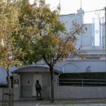 Ucciso l’aggressore che gridava “Allahu Akbar” davanti all’ambasciata israeliana in Serbia, dice la polizia