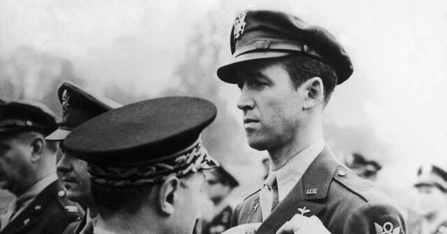 Jimmy Stewart – attore premio Oscar, patriota, eroe di guerra – e il primo secolo americano Jimmy Stewart – attore premio Oscar, patriota, eroe di guerra – e il primo secolo americano