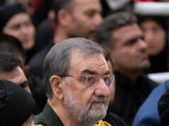 L’Iran definisce la risposta Hormuz degli Stati Uniti “inadeguata” e minaccia di colpire cavi sottomarini e centri di intelligenza artificiale se la guerra riprenderà
