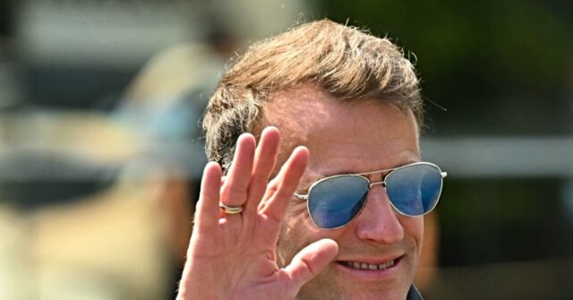 Macron offre “Au Revoir” alla Francia in fiamme e fugge in Kuwait per un tour in Medio Oriente Macron offre “Au Revoir” alla Francia in fiamme e fugge in Kuwait per un tour in Medio Oriente