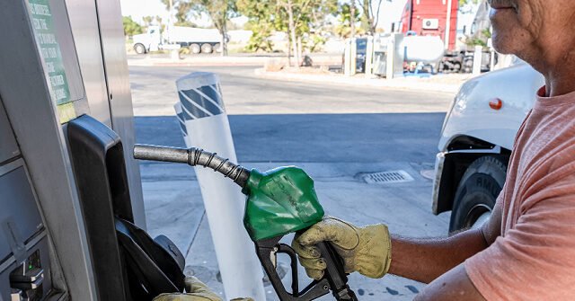 Trump firma sgravi fiscali sul diesel per agricoltori e camionisti Trump firma sgravi fiscali sul diesel per agricoltori e camionisti